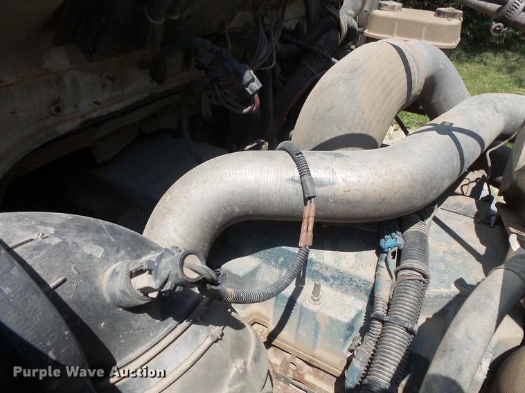 image for item DV9447 2000 International 4700 rollback truck