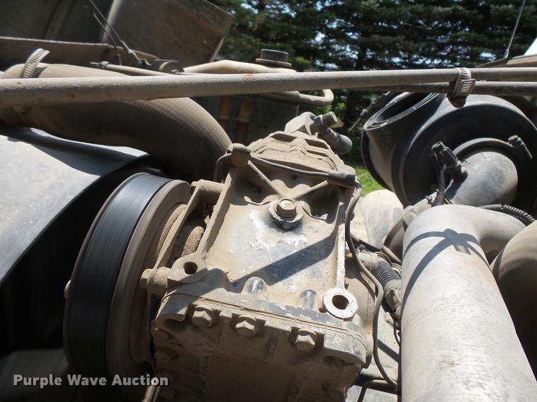 image for item DV9447 2000 International 4700 rollback truck