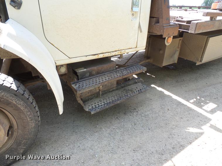 image for item DV9447 2000 International 4700 rollback truck
