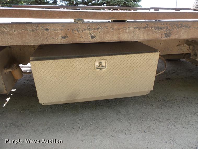 image for item DV9447 2000 International 4700 rollback truck