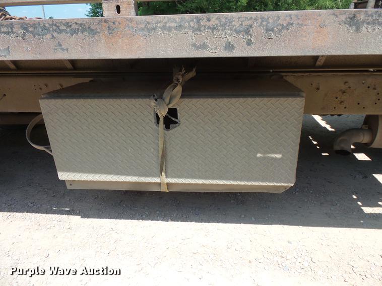 image for item DV9447 2000 International 4700 rollback truck