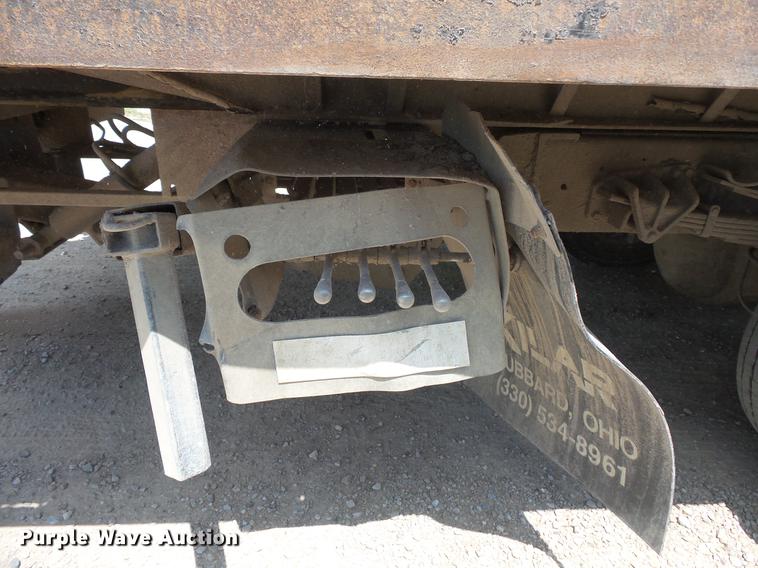 image for item DV9447 2000 International 4700 rollback truck