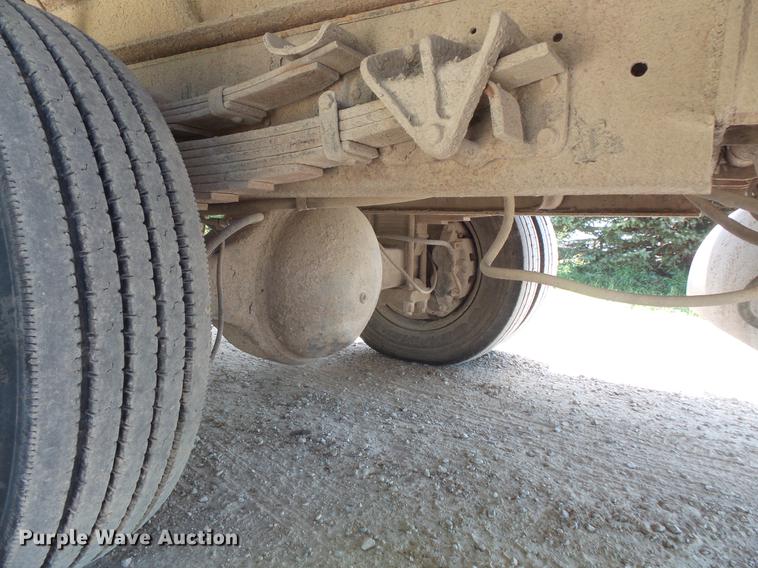 image for item DV9447 2000 International 4700 rollback truck