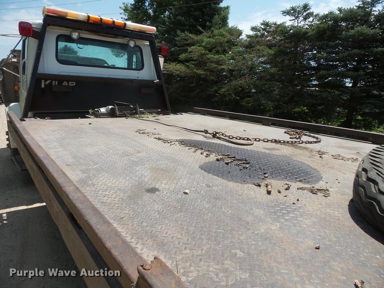 image for item DV9447 2000 International 4700 rollback truck