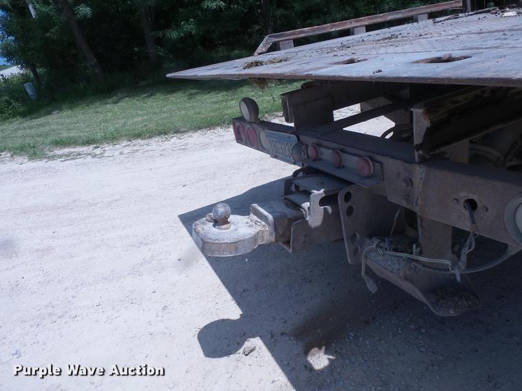 image for item DV9447 2000 International 4700 rollback truck