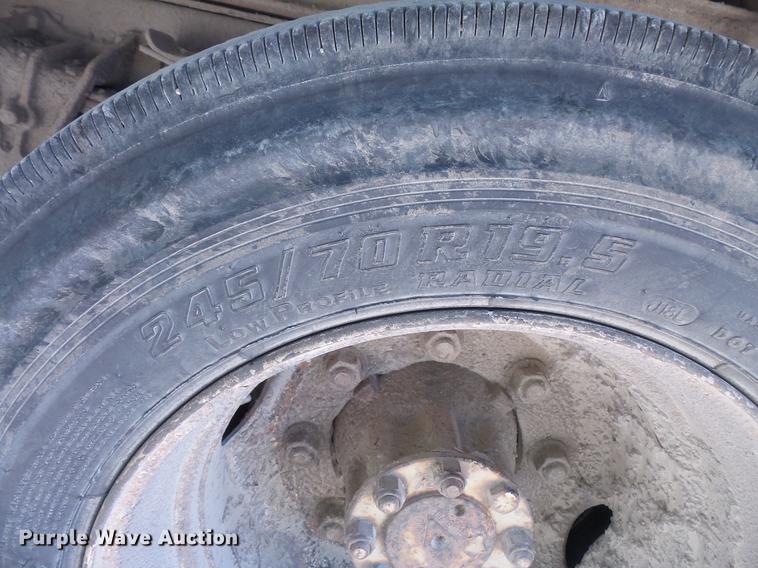 image for item DV9447 2000 International 4700 rollback truck