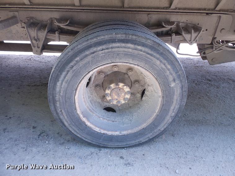 image for item DV9447 2000 International 4700 rollback truck