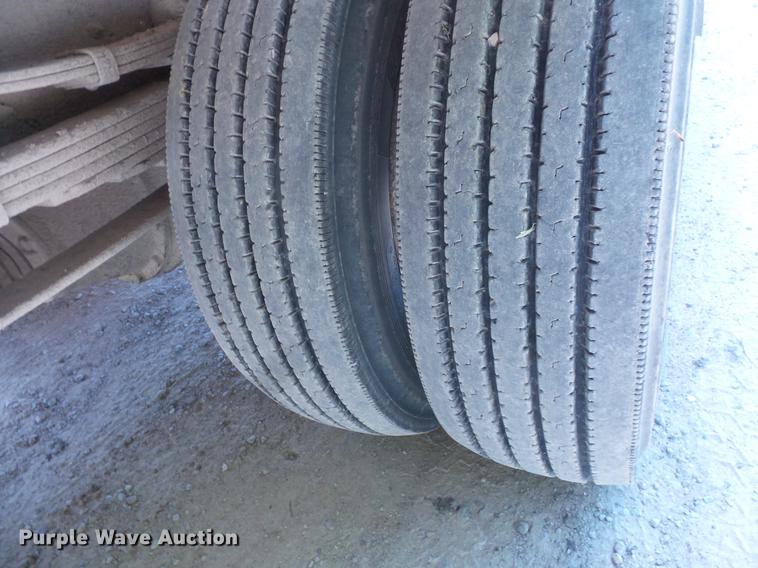 image for item DV9447 2000 International 4700 rollback truck