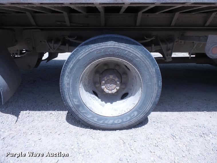 image for item DV9447 2000 International 4700 rollback truck