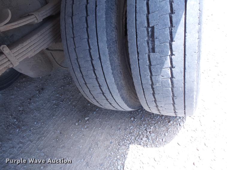 image for item DV9447 2000 International 4700 rollback truck