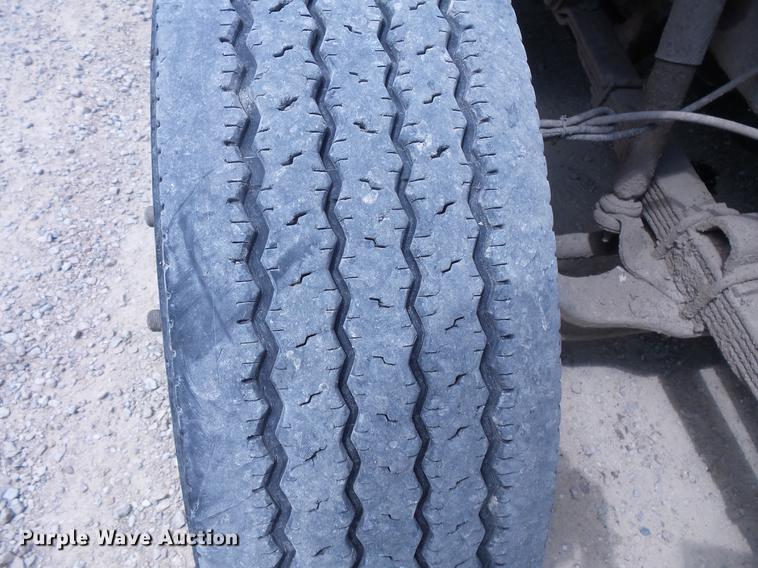 image for item DV9447 2000 International 4700 rollback truck