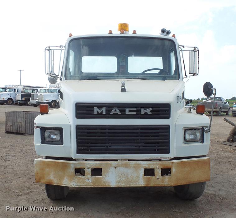 image for item DV9463 1988 Mack CS250P truck cab and chassis