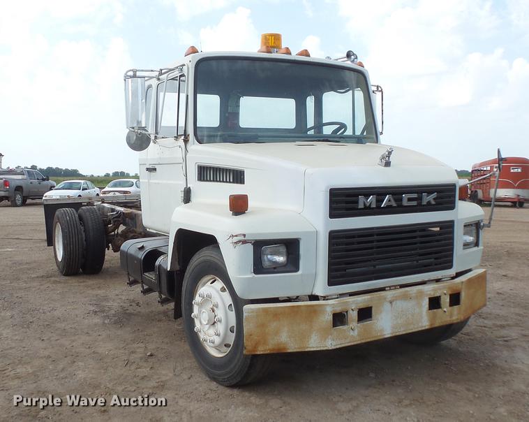 image for item DV9463 1988 Mack CS250P truck cab and chassis