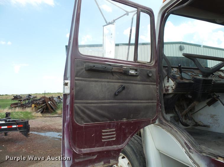 image for item DV9463 1988 Mack CS250P truck cab and chassis