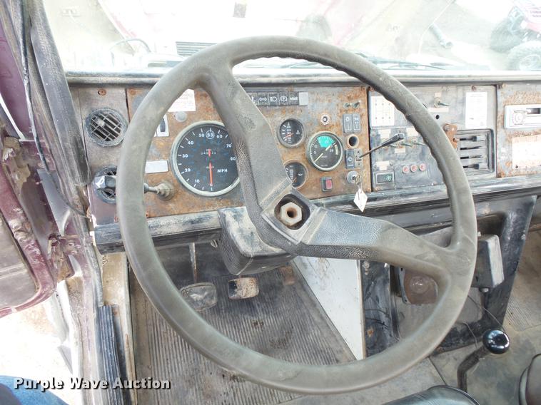 image for item DV9463 1988 Mack CS250P truck cab and chassis