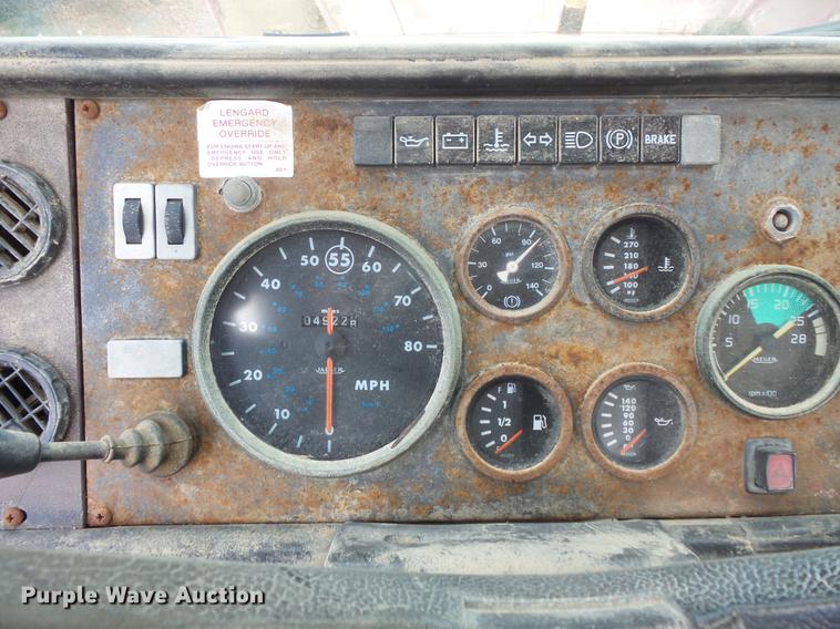 image for item DV9463 1988 Mack CS250P truck cab and chassis