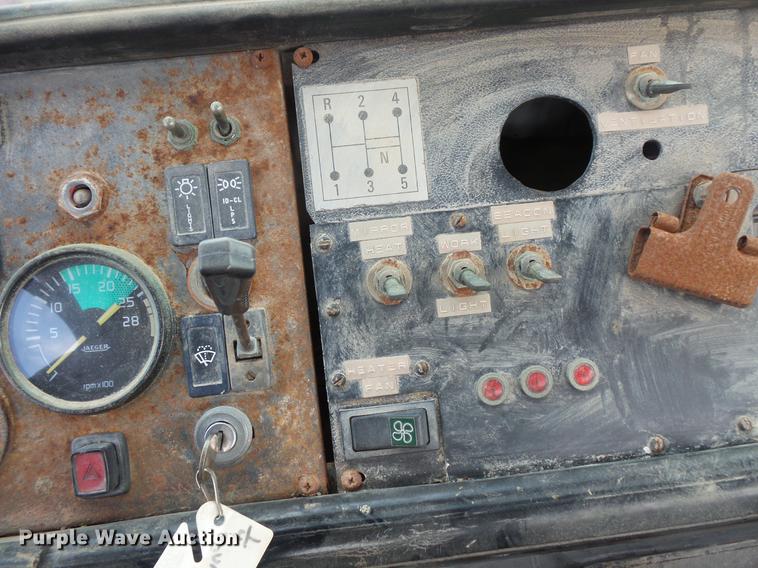 image for item DV9463 1988 Mack CS250P truck cab and chassis