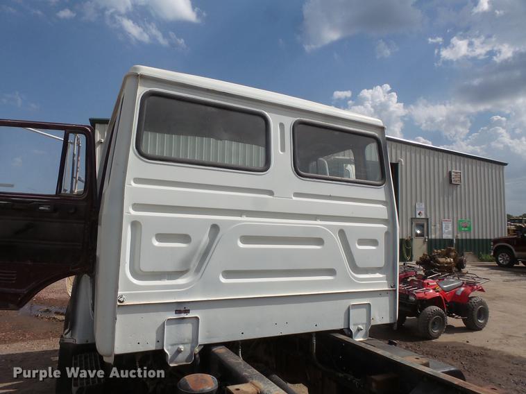 image for item DV9463 1988 Mack CS250P truck cab and chassis