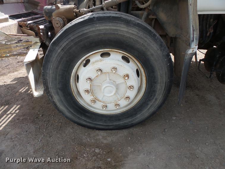 image for item DV9463 1988 Mack CS250P truck cab and chassis