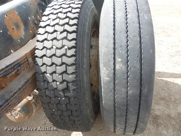 image for item DV9463 1988 Mack CS250P truck cab and chassis