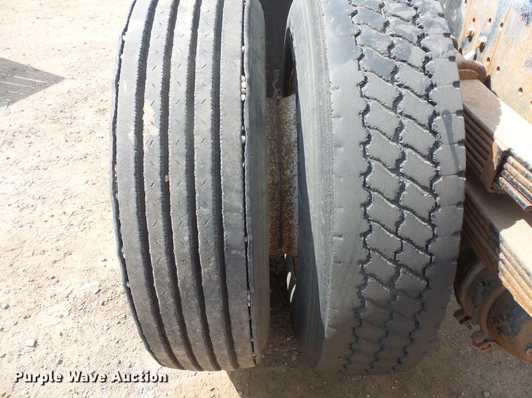 image for item DV9463 1988 Mack CS250P truck cab and chassis