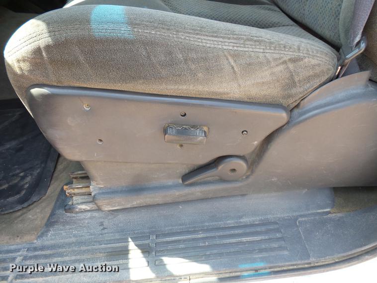 image for item DV9474 2006 Chevrolet Silverado 2500 Crew Cab pickup truck