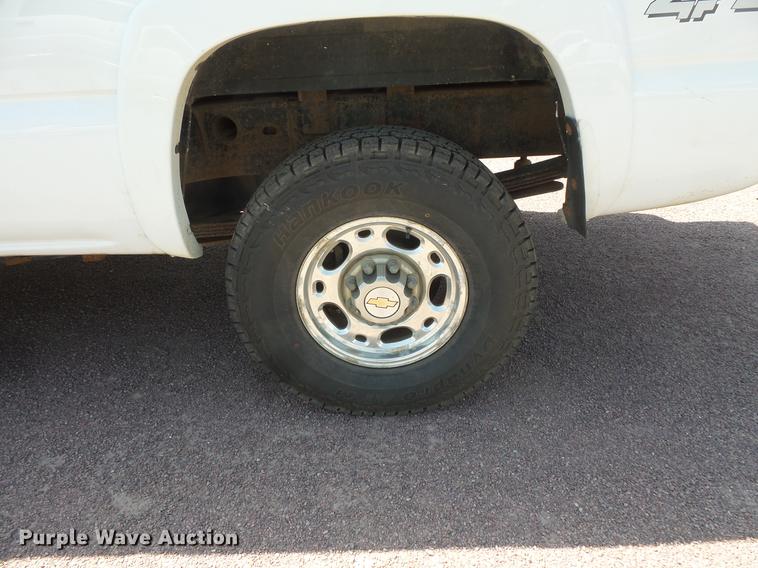 image for item DV9474 2006 Chevrolet Silverado 2500 Crew Cab pickup truck