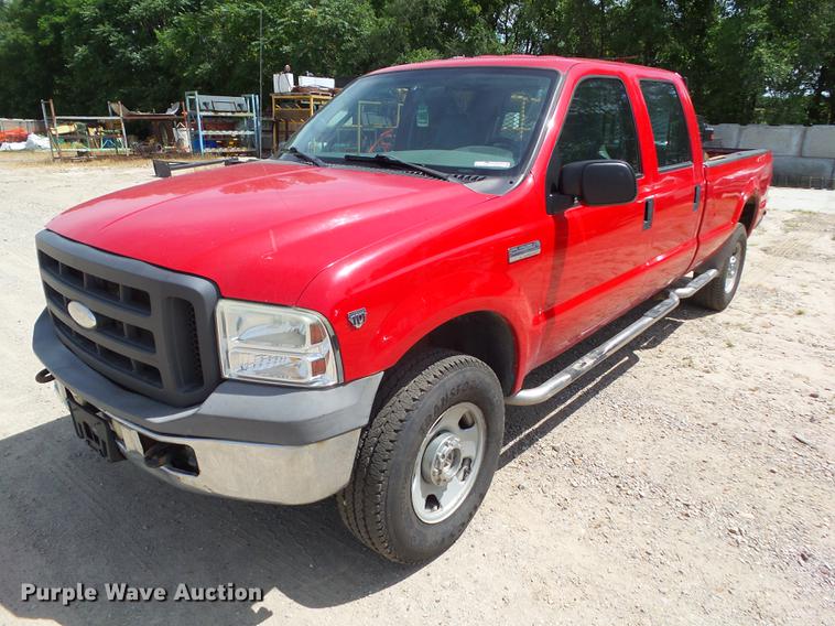 image for item DZ9397 2005 Ford F350 Super Duty XL Crew Cab pickup truck