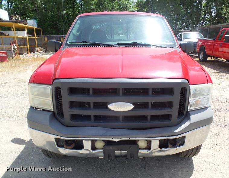image for item DZ9397 2005 Ford F350 Super Duty XL Crew Cab pickup truck