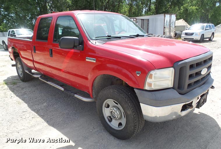 image for item DZ9397 2005 Ford F350 Super Duty XL Crew Cab pickup truck