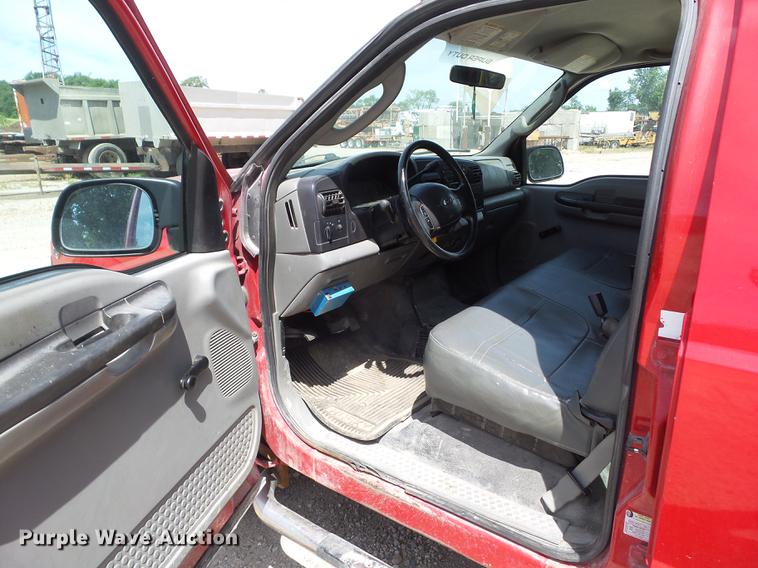 image for item DZ9397 2005 Ford F350 Super Duty XL Crew Cab pickup truck