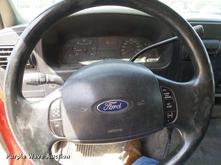 image for item DZ9397 2005 Ford F350 Super Duty XL Crew Cab pickup truck