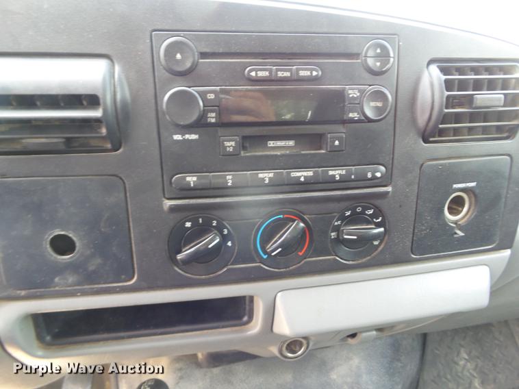 image for item DZ9397 2005 Ford F350 Super Duty XL Crew Cab pickup truck