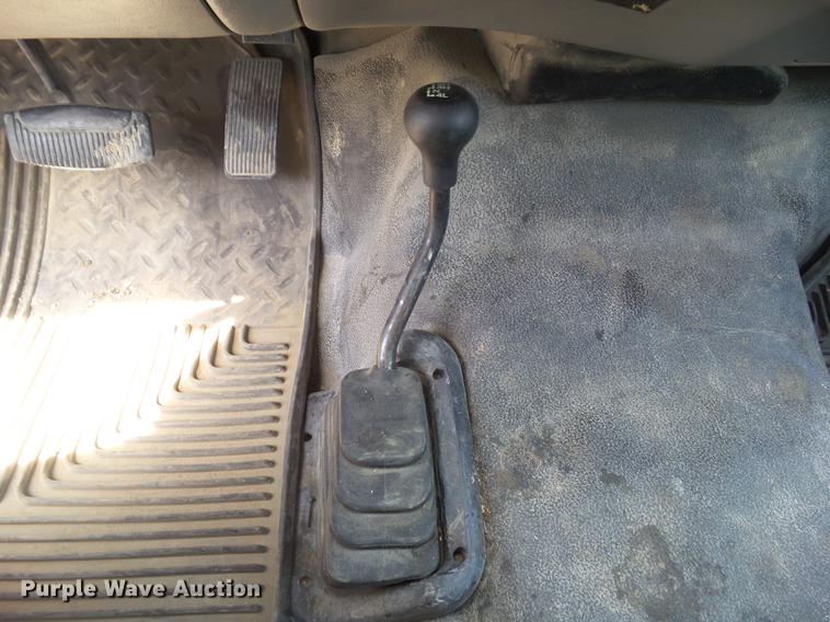 image for item DZ9397 2005 Ford F350 Super Duty XL Crew Cab pickup truck