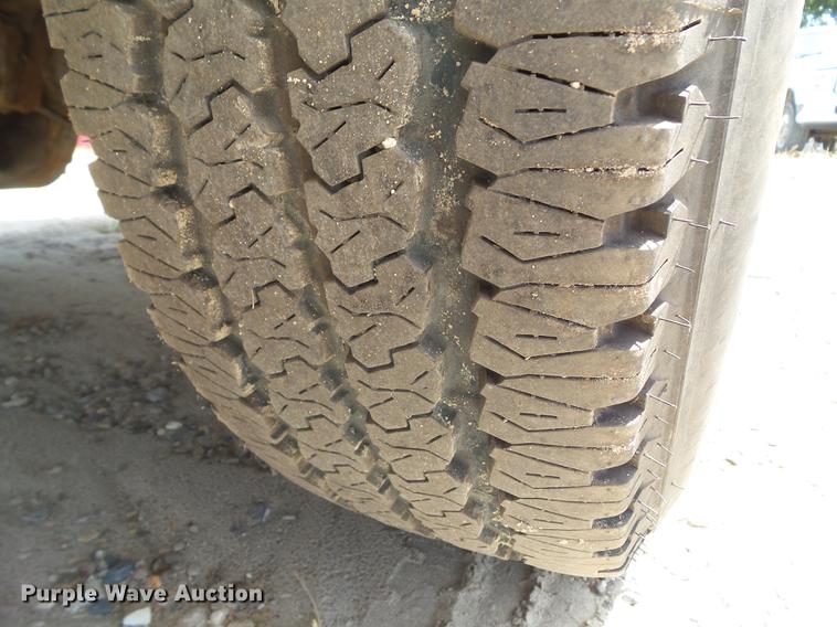 image for item DZ9397 2005 Ford F350 Super Duty XL Crew Cab pickup truck