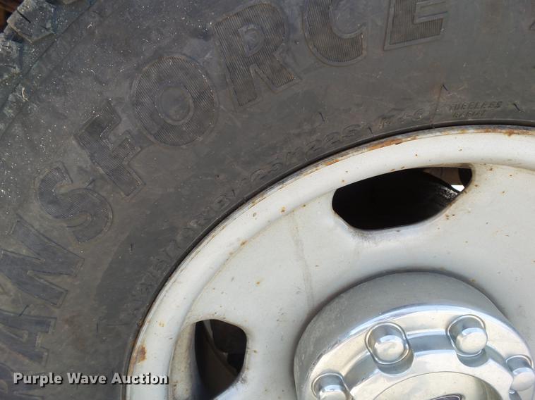 image for item DZ9397 2005 Ford F350 Super Duty XL Crew Cab pickup truck