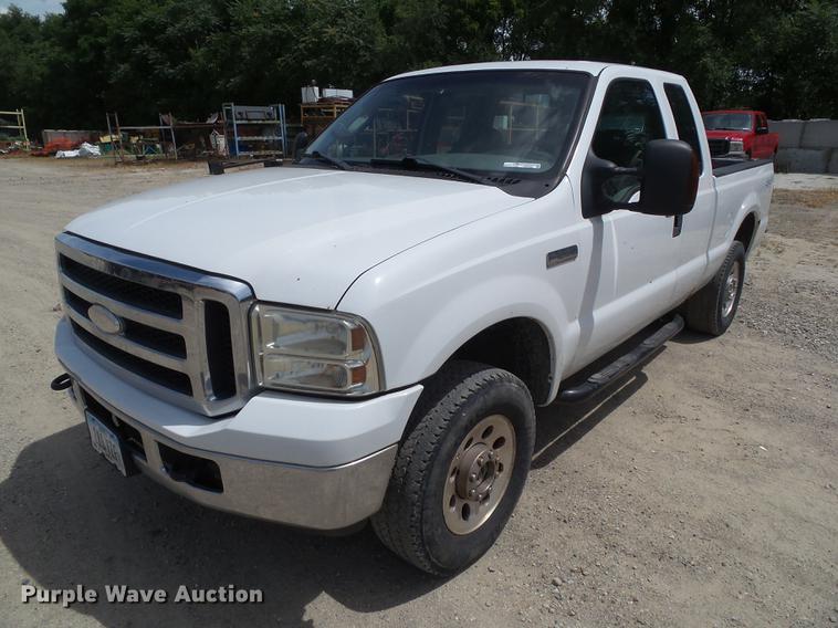 image for item DZ9398 2006 Ford F250 Super Duty SuperCab pickup truck
