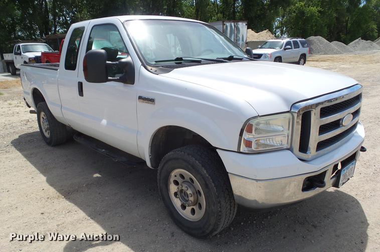 image for item DZ9398 2006 Ford F250 Super Duty SuperCab pickup truck