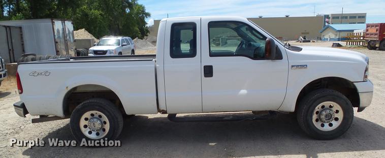 image for item DZ9398 2006 Ford F250 Super Duty SuperCab pickup truck