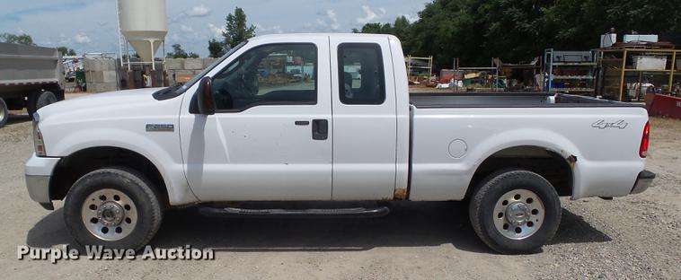 image for item DZ9398 2006 Ford F250 Super Duty SuperCab pickup truck