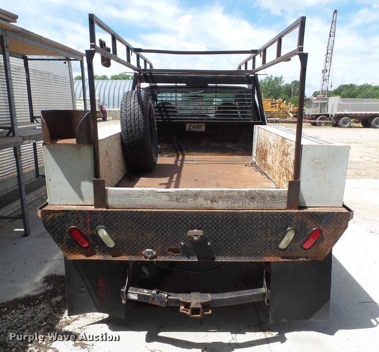 image for item DZ9399 2006 Ford F250 Super Duty SuperCab flatbed pickup truck