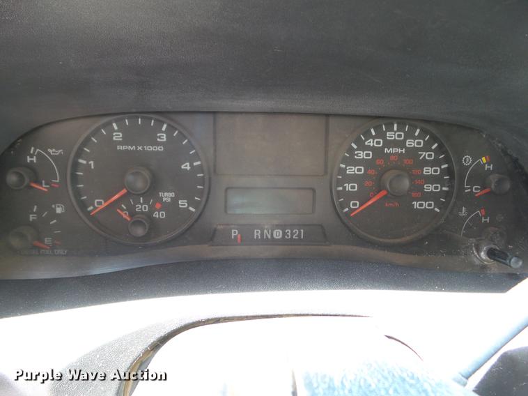 image for item DZ9399 2006 Ford F250 Super Duty SuperCab flatbed pickup truck