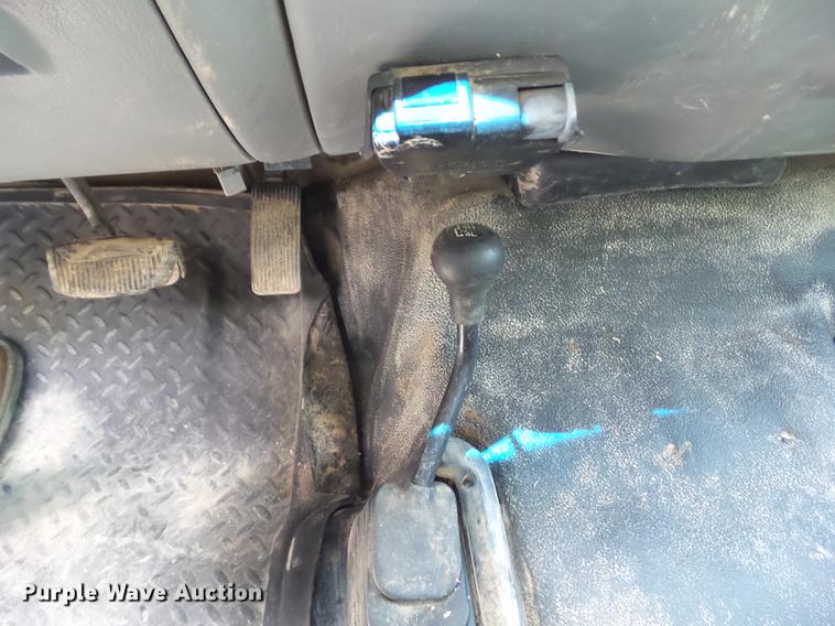 image for item DZ9399 2006 Ford F250 Super Duty SuperCab flatbed pickup truck