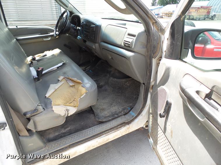 image for item DZ9399 2006 Ford F250 Super Duty SuperCab flatbed pickup truck