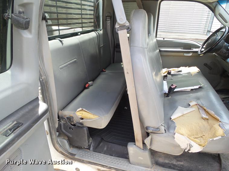 image for item DZ9399 2006 Ford F250 Super Duty SuperCab flatbed pickup truck