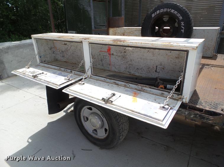 image for item DZ9399 2006 Ford F250 Super Duty SuperCab flatbed pickup truck