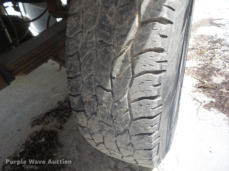 image for item DZ9399 2006 Ford F250 Super Duty SuperCab flatbed pickup truck