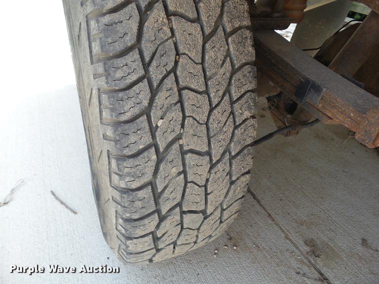 image for item DZ9399 2006 Ford F250 Super Duty SuperCab flatbed pickup truck