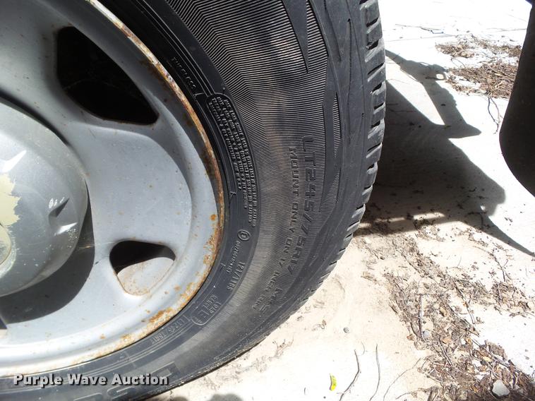 image for item DZ9399 2006 Ford F250 Super Duty SuperCab flatbed pickup truck