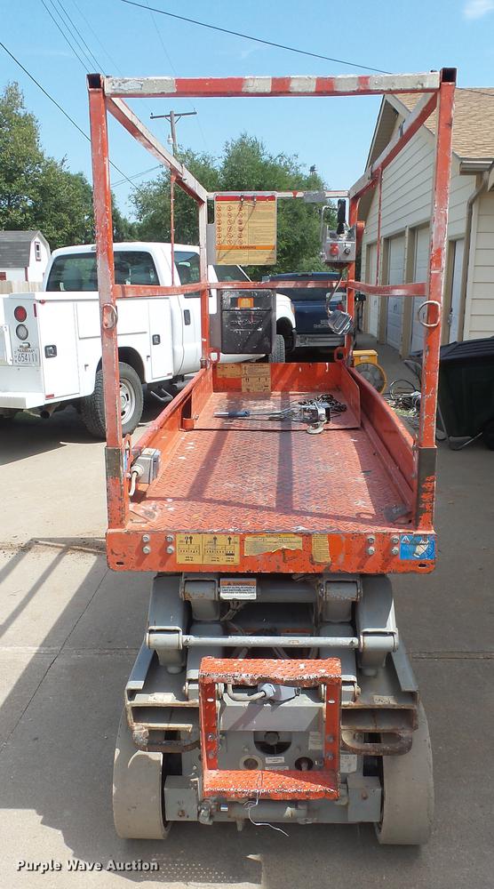 image for item EF9169 Sky Jack SJIII 3220 scissor lift